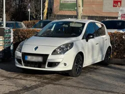 Weiß Gebraucht 2011 Renault Scénic III Luxe Van / Kleinbus | 5.500 €