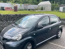 Grau Gebraucht 2011 Toyota Aygo Kleinwagen | 3.000 € (Etwas zu teuer)