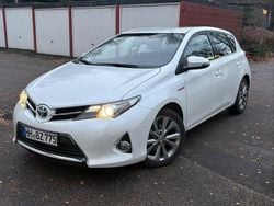 Weiß Gebraucht 2014 Toyota Auris Edition Limousine | 10.800 € (Fairer Preis)
