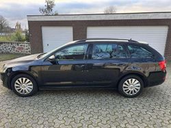 Schwarz Gebraucht 2016 Skoda Octavia Ambition Kombi | 10.950 € (Fairer Preis)