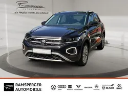 Schwarz (deep black perleffekt) Gebraucht 2024 VW T-Roc Style SUV | 28.390 € (Guter Preis)