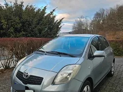 Silber Gebraucht 2007 Toyota Yaris Kleinwagen | 3.000 € (Etwas zu teuer)