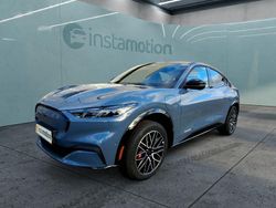 Blau Neu 2025 Ford Mustang Mach-E SUV | 55.199 € (Etwas zu teuer)