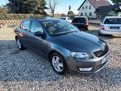 Grau Gebraucht 2014 Skoda Octavia Ambition Limousine | 11.900 € (Fairer Preis)
