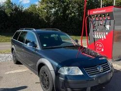 Blau Gebraucht 2004 VW Passat Kombi | 4.000 €