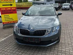 Grau Gebraucht 2020 Skoda Octavia Ambition Kombi | 10.900 € (Fairer Preis)