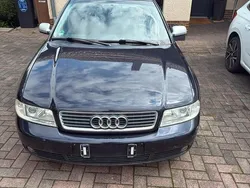 Blau Gebraucht 2001 Audi A4 Limousine | 850 € (Fairer Preis)