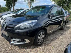 Schwarz Gebraucht 2016 Renault Scénic III Bose Edition Van / Kleinbus | 8.800 € (Fairer Preis)