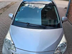 Silber Gebraucht 2011 Toyota Verso-S Van / Kleinbus | 6.900 € (Fairer Preis)