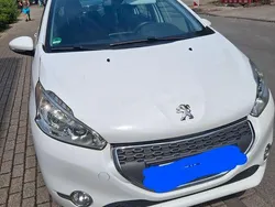 Weiß Gebraucht 2012 Peugeot 208 Allure Kleinwagen | 4.800 € (Guter Preis)