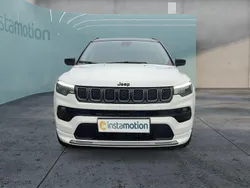 Weiß Gebraucht 2023 Jeep Compass SUV | 33.599 € (Etwas zu teuer)