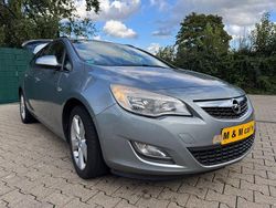 Grün Gebraucht 2012 Opel Astra S Kombi | 3.499 € (Fairer Preis)