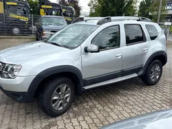 Grau Gebraucht 2016 Dacia Duster Lauréate SUV | 6.800 € (Guter Preis)