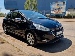 Schwarz Gebraucht 2013 Peugeot 208 Active Kleinwagen | 5.500 € (Etwas zu teuer)