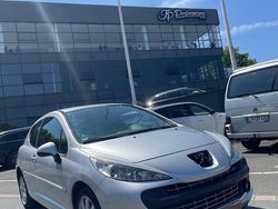 Silber Gebraucht 2007 Peugeot 207 Kleinwagen | 2.000 € (Etwas zu teuer)