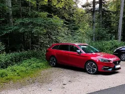 Rot Gebraucht 2022 Seat Leon ST FR Kombi | 24.200 € (Etwas zu teuer)