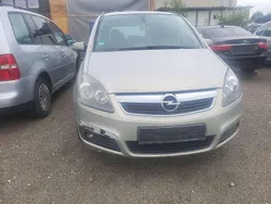 Grau Gebraucht 2008 Opel Zafira Van / Kleinbus | 2.600 € (Fairer Preis)