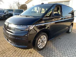 Deep black perleffekt Gebraucht 2024 VW T7 Style Van | 56.995 € (Fairer Preis)