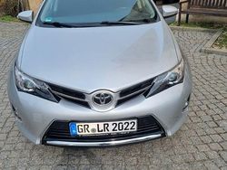 Silber Gebraucht 2015 Toyota Auris Edition Limousine | 9.900 € (Superpreis)