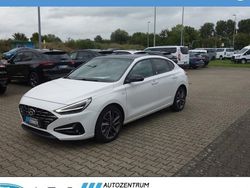 Weiß Gebraucht 2021 Hyundai i30 Edition 30+ Limousine | 19.481 € (Fairer Preis)