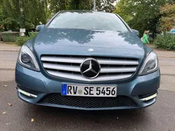 Blau Gebraucht 2014 Mercedes B200 Sport Edition Van / Kleinbus | 7.900 €