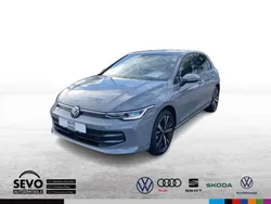 Grau Gebraucht 2024 VW Golf VIII Life Kleinwagen | 27.410 € (Guter Preis)