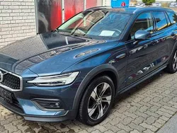 Blau Gebraucht 2022 Volvo V60 CC Pro Kombi | 28.950 € (Guter Preis)