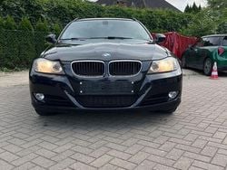 Schwarz Gebraucht 2012 BMW 320 Sport Line Kombi | 8.500 € (Superpreis)