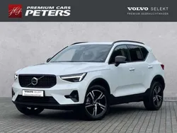 Crystal white / metallic Gebraucht 2024 Volvo XC40 Plus SUV | 37.398 € (Fairer Preis)