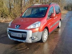 Rot Gebraucht 2011 Peugeot Partner Tepee Outdoor Van / Kleinbus | 3.750 € (Fairer Preis)