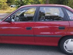 Rot Gebraucht 1992 Opel Astra Limousine | 3.700 €