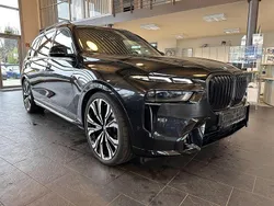 Black sapphire Gebraucht 2023 BMW X7 M Sport SUV | 87.990 € (Fairer Preis)