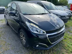 Schwarz Gebraucht 2017 Peugeot 208 Active Kleinwagen | 6.900 € (Fairer Preis)