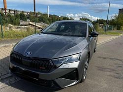 Graphitgrau metallic Gebraucht 2024 Skoda Octavia RS Kombi | 40.900 € (Fairer Preis)