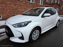 Weiß Gebraucht 2022 Toyota Yaris Hybrid Business Edition Limousine | 11.990 € (Superpreis)