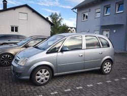 Grau Gebraucht 2006 Opel Meriva Cosmo Van / Kleinbus | 2.050 € (Fairer Preis)