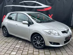 Silber Gebraucht 2008 Toyota Auris Team Limousine | 4.900 € (Fairer Preis)