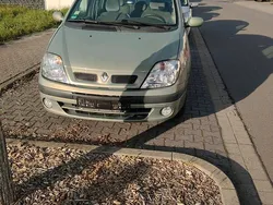 Grün Gebraucht 2003 Renault Scénic Van / Kleinbus | 1.750 € (Fairer Preis)