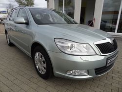 Grün metallic Gebraucht 2013 Skoda Octavia Ambition Kombi | 12.990 €