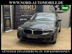 Grau Gebraucht 2022 BMW 520 Kombi | 30.980 € (Guter Preis)