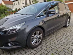 Grau Gebraucht 2019 Ford S-MAX Titanium Van / Kleinbus | 17.590 € (Etwas zu teuer)