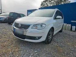 Weiß Gebraucht 2007 VW Touran Van / Kleinbus | 4.500 € (Etwas zu teuer)