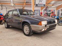 Grau Gebraucht 1990 Alfa Romeo 75 Limousine | 4.500 €