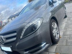 Grau Gebraucht 2013 Mercedes B200 Van / Kleinbus | 8.800 € (Fairer Preis)