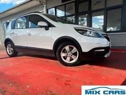 Weiß Gebraucht 2013 Renault Scénic III Initiale Paris Van / Kleinbus | 5.970 € (Fairer Preis)