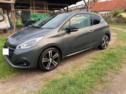 Grau Gebraucht 2018 Peugeot 208 GT-line Kleinwagen | 9.600 € (Fairer Preis)