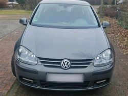 Grau Gebraucht 2004 VW Golf V Kleinwagen | 3.600 € (Etwas zu teuer)