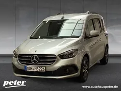 Helvinsilber Gebraucht 2025 Mercedes T180 Edition Van / Kleinbus | 35.950 €