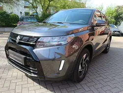Titan dark gray Gebraucht 2024 Suzuki Vitara Comfort+ SUV | 24.990 € (Fairer Preis)