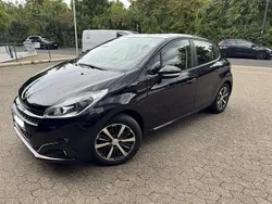 Blau Gebraucht 2017 Peugeot 208 Active Kleinwagen | 6.500 € (Fairer Preis)